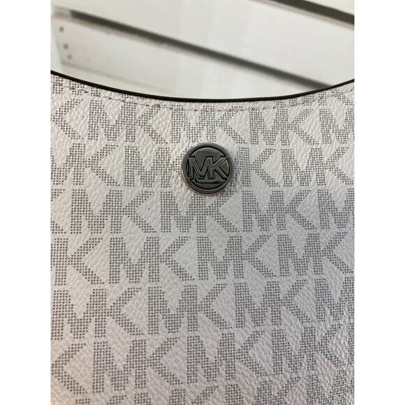 MICHAEL KORS, SMALL WHITE SIGNATURE LEATHER CROSSBODY BAG - Picture 4 of 16